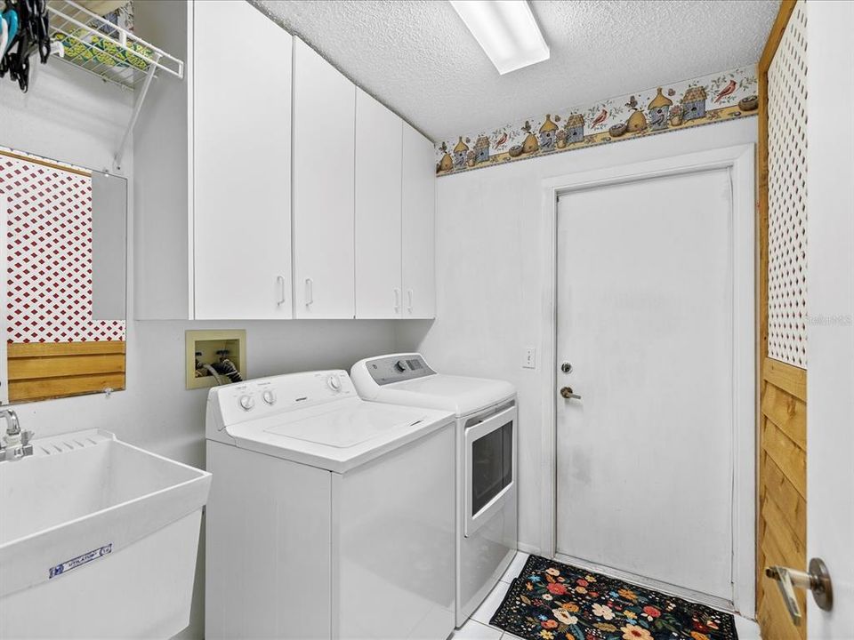 For Sale: $365,000 (2 beds, 2 baths, 1883 Square Feet)
