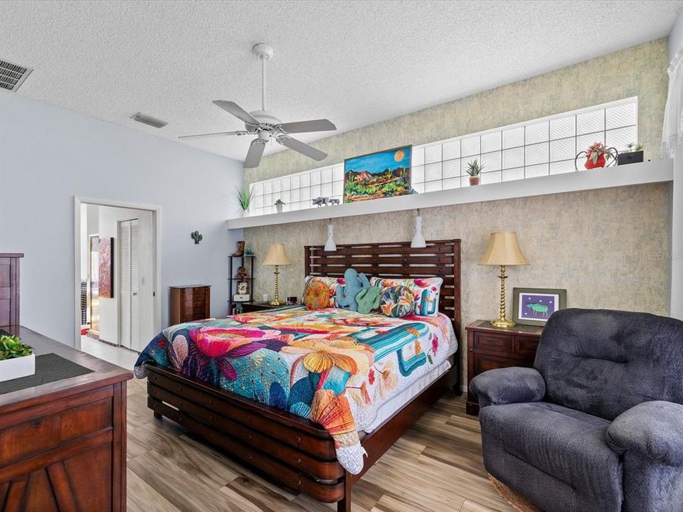 For Sale: $365,000 (2 beds, 2 baths, 1883 Square Feet)
