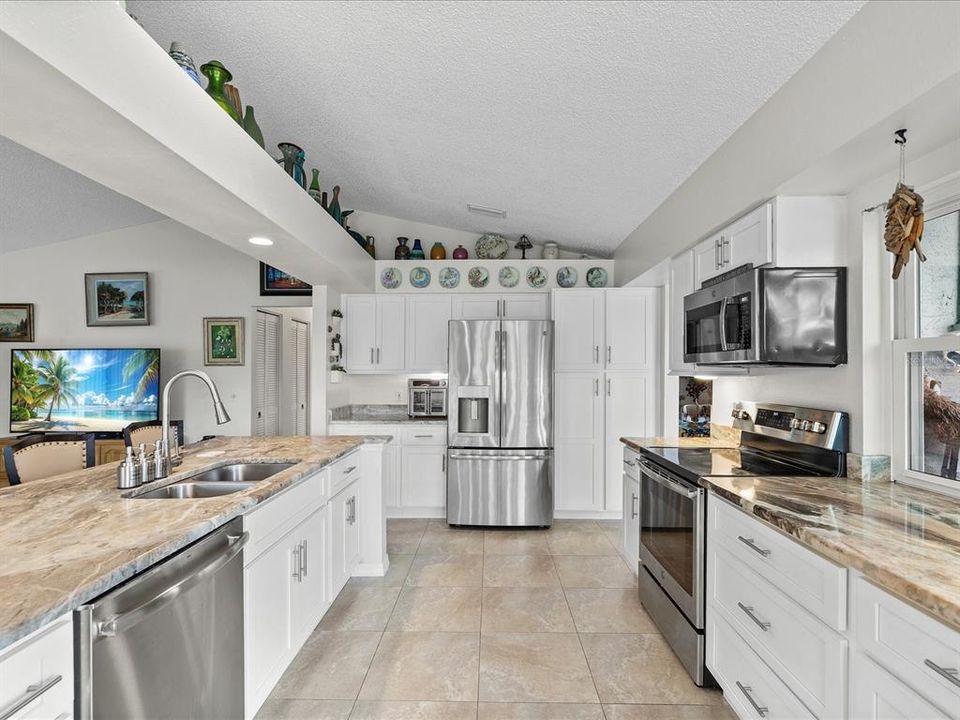 For Sale: $365,000 (2 beds, 2 baths, 1883 Square Feet)