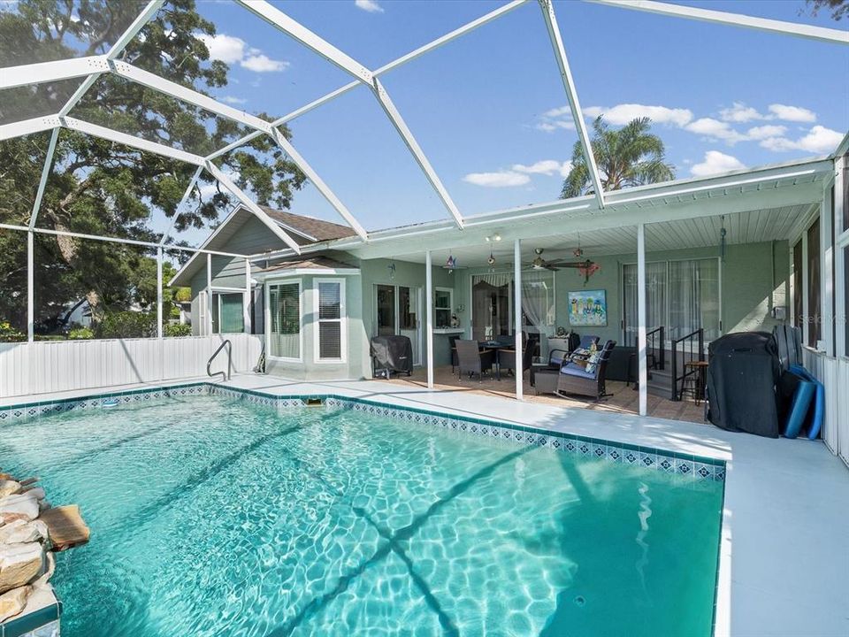 For Sale: $365,000 (2 beds, 2 baths, 1883 Square Feet)