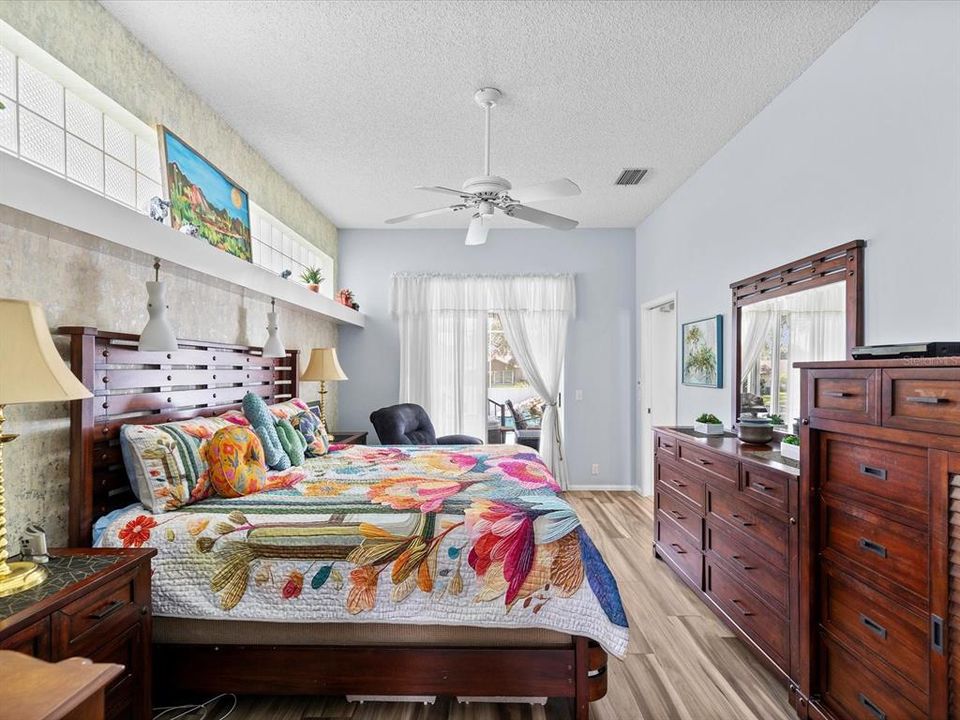 For Sale: $365,000 (2 beds, 2 baths, 1883 Square Feet)