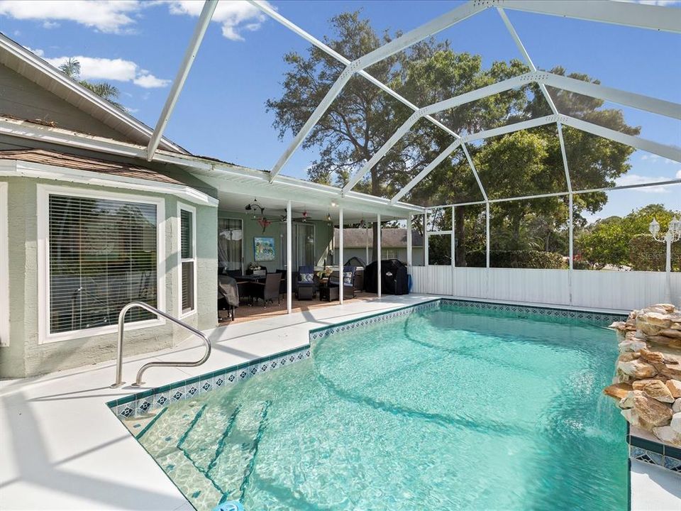 For Sale: $365,000 (2 beds, 2 baths, 1883 Square Feet)