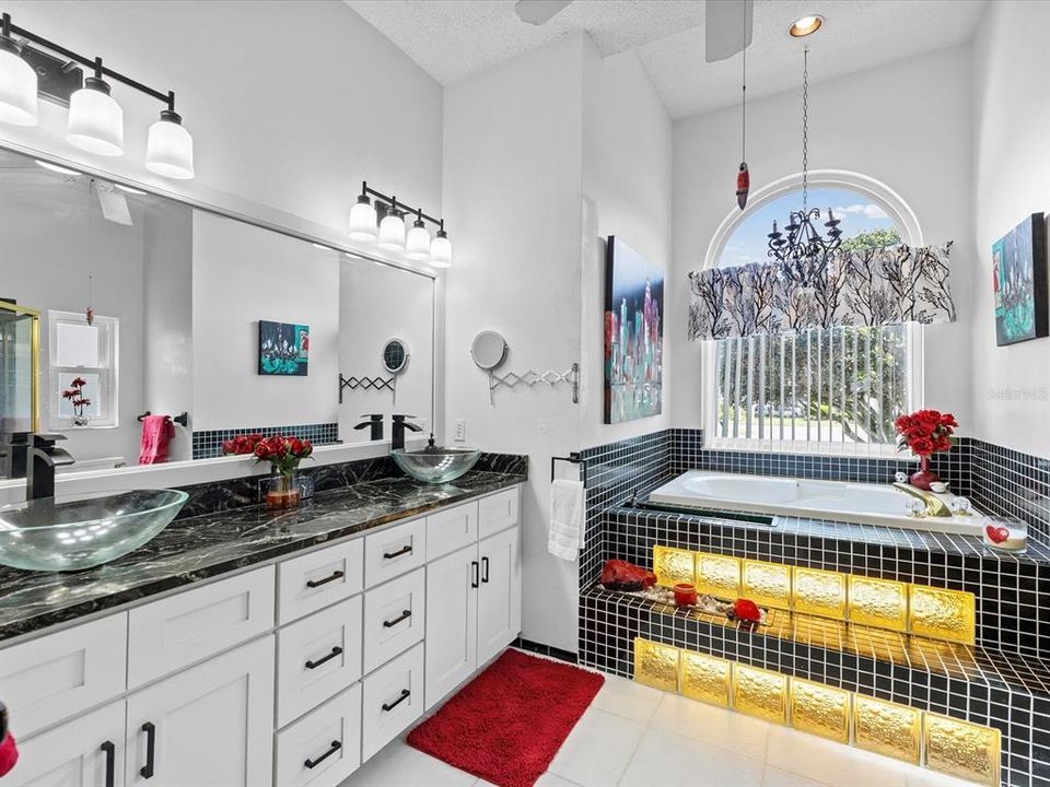 For Sale: $365,000 (2 beds, 2 baths, 1883 Square Feet)