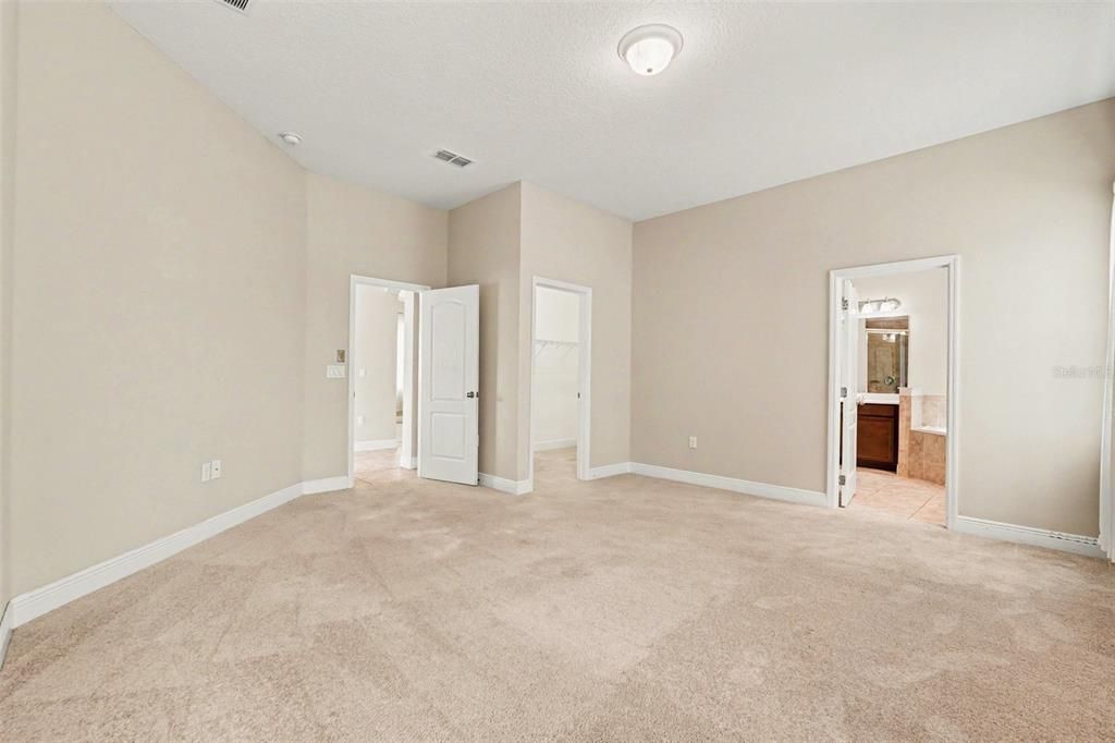 For Sale: $425,000 (4 beds, 3 baths, 2410 Square Feet)