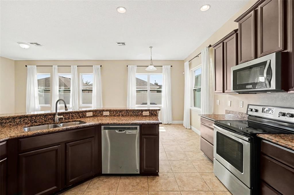 For Sale: $425,000 (4 beds, 3 baths, 2410 Square Feet)