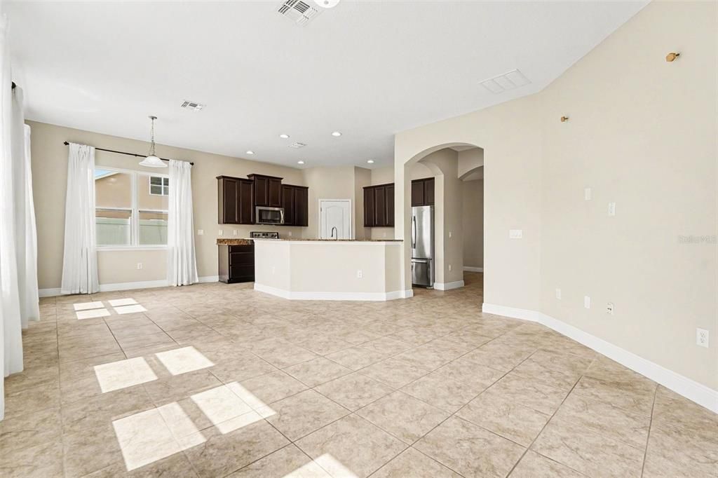 For Sale: $425,000 (4 beds, 3 baths, 2410 Square Feet)