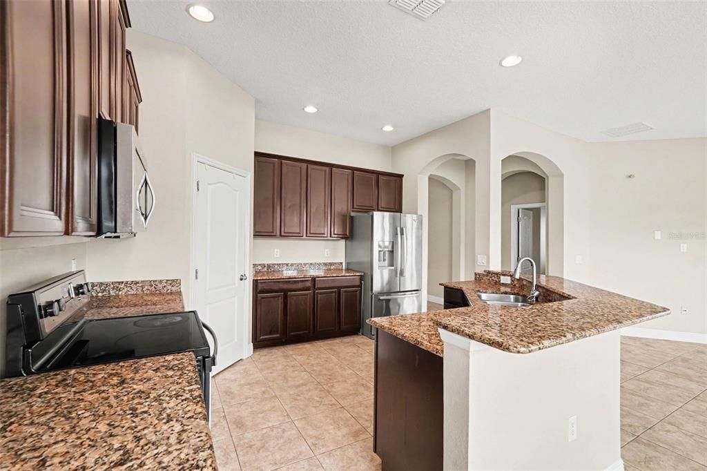 For Sale: $425,000 (4 beds, 3 baths, 2410 Square Feet)