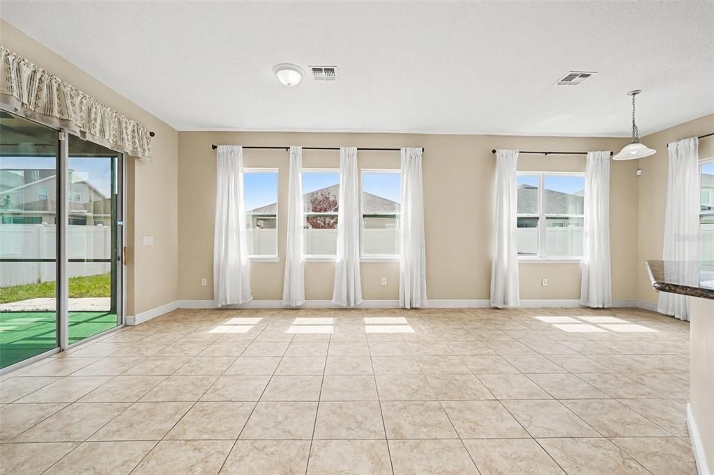 For Sale: $425,000 (4 beds, 3 baths, 2410 Square Feet)