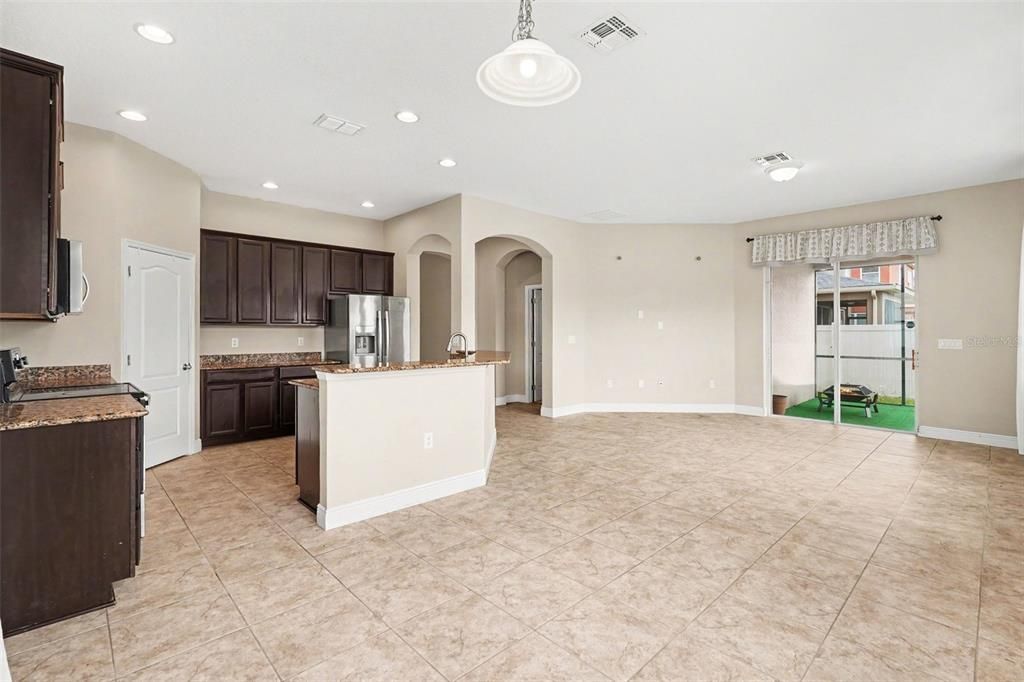 For Sale: $425,000 (4 beds, 3 baths, 2410 Square Feet)