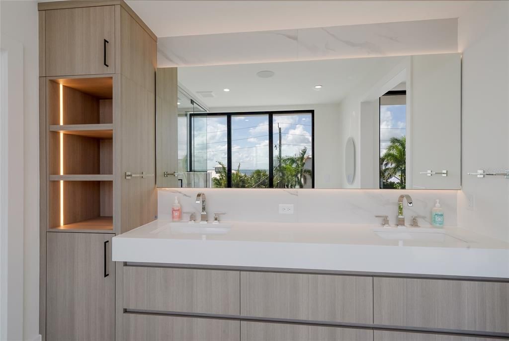 For Sale: $8,995,000 (5 beds, 5 baths, 3700 Square Feet)