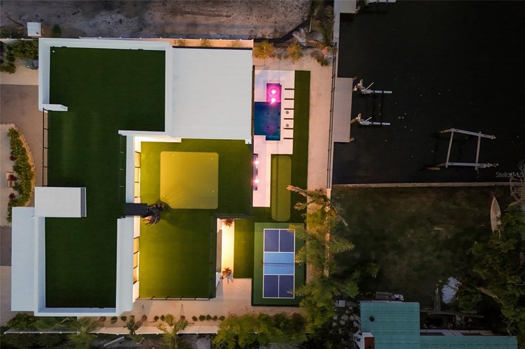 For Sale: $8,995,000 (5 beds, 5 baths, 3700 Square Feet)