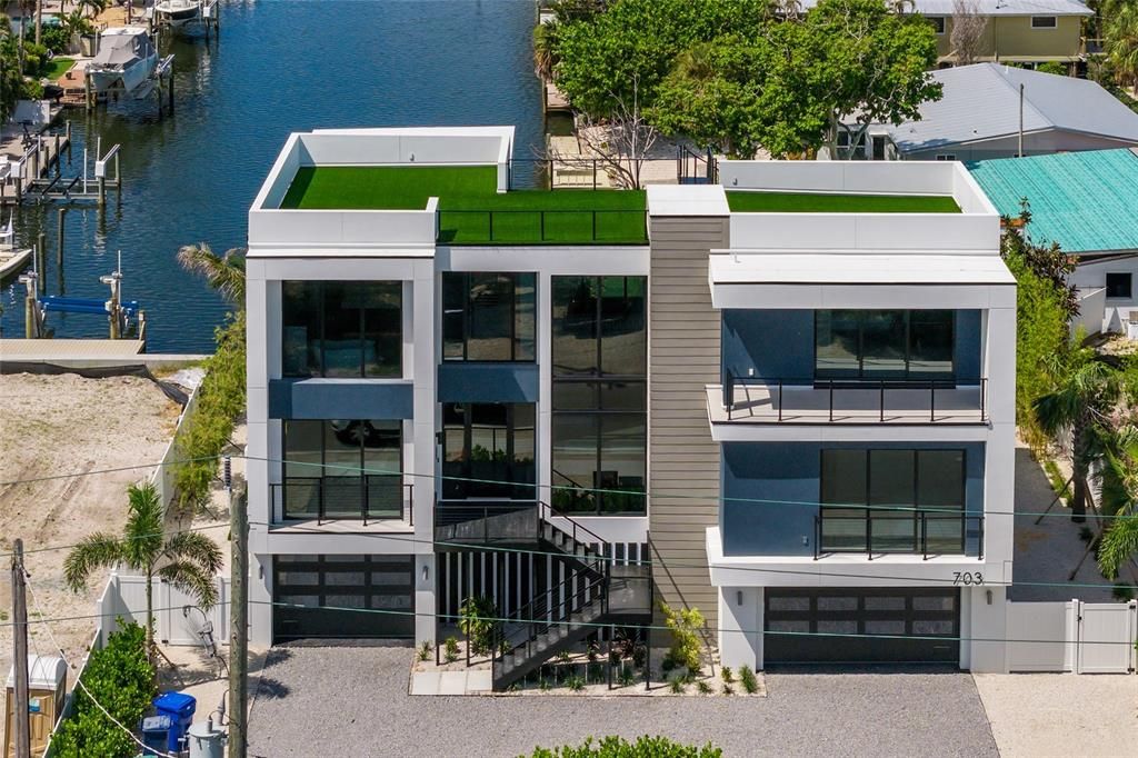 For Sale: $8,995,000 (5 beds, 5 baths, 3700 Square Feet)