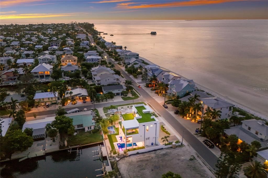 For Sale: $8,995,000 (5 beds, 5 baths, 3700 Square Feet)