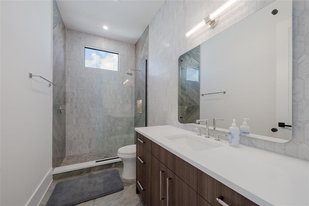 For Sale: $8,995,000 (5 beds, 5 baths, 3700 Square Feet)