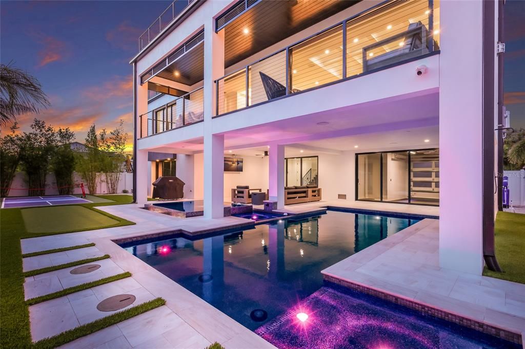 For Sale: $8,995,000 (5 beds, 5 baths, 3700 Square Feet)