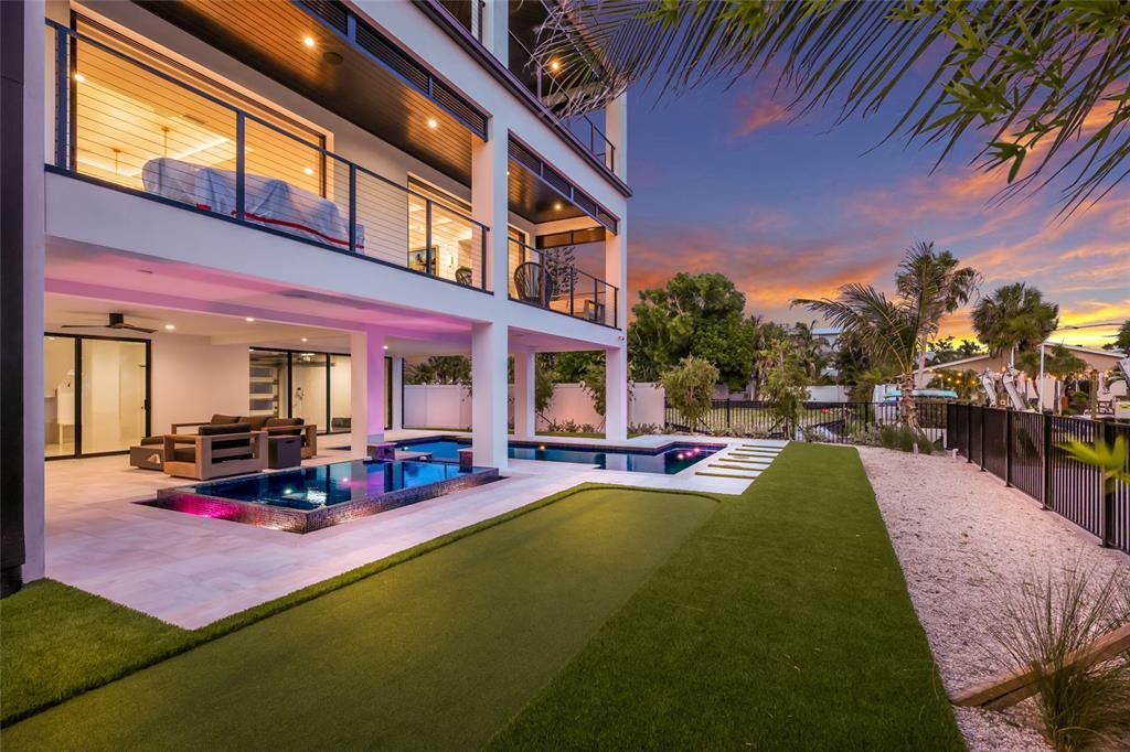 For Sale: $8,995,000 (5 beds, 5 baths, 3700 Square Feet)