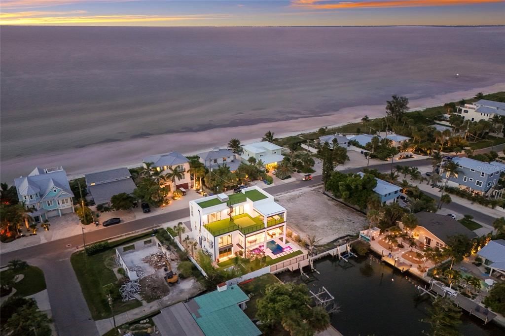 For Sale: $8,995,000 (5 beds, 5 baths, 3700 Square Feet)