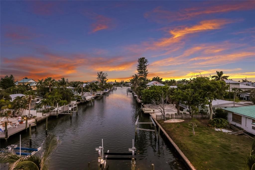 For Sale: $8,995,000 (5 beds, 5 baths, 3700 Square Feet)