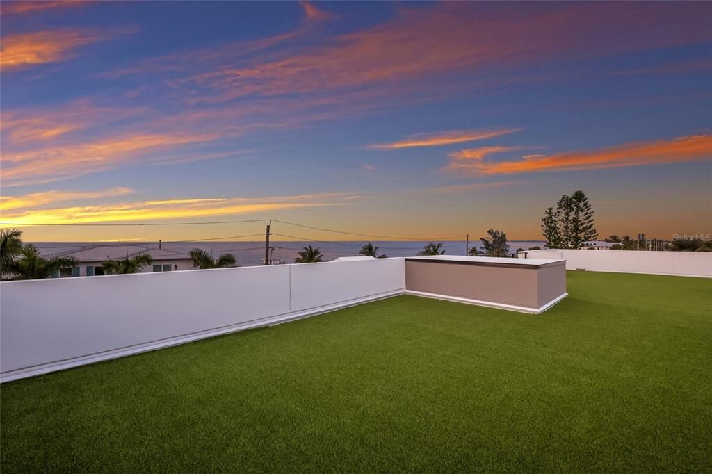 For Sale: $8,995,000 (5 beds, 5 baths, 3700 Square Feet)