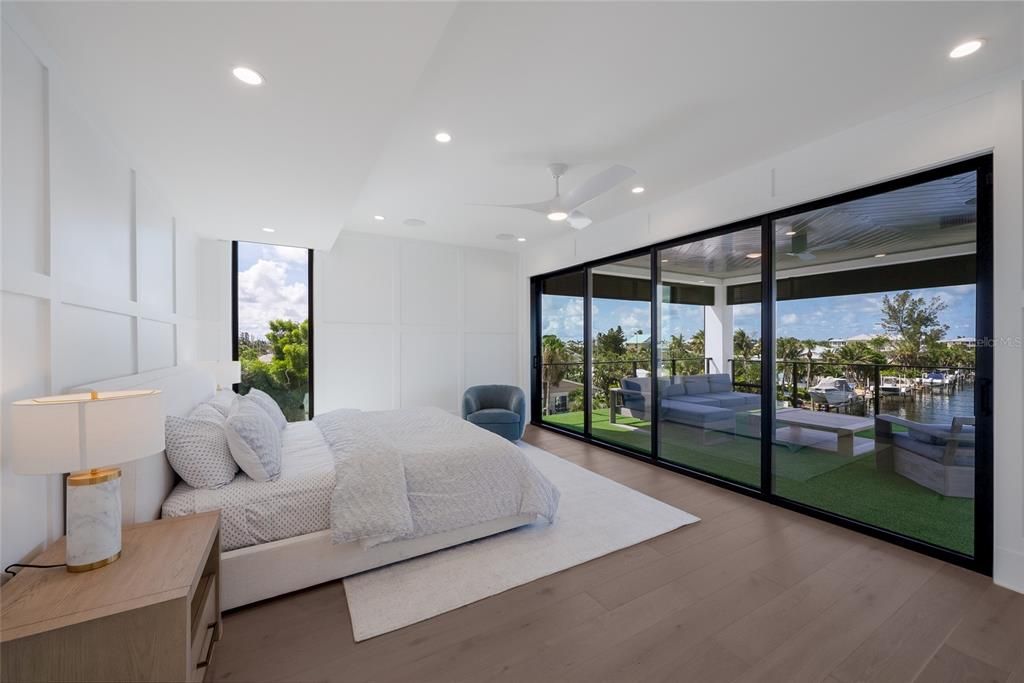 For Sale: $8,995,000 (5 beds, 5 baths, 3700 Square Feet)
