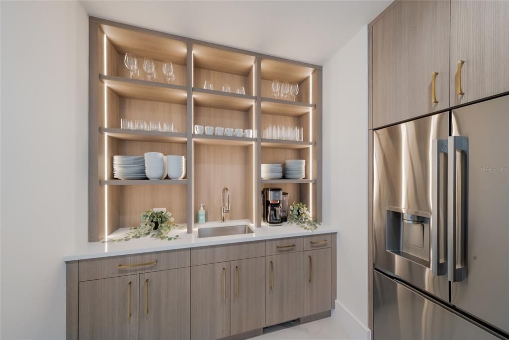 For Sale: $8,995,000 (5 beds, 5 baths, 3700 Square Feet)