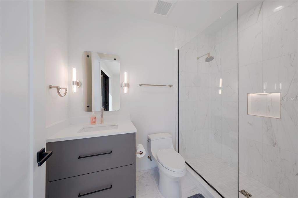 For Sale: $8,995,000 (5 beds, 5 baths, 3700 Square Feet)
