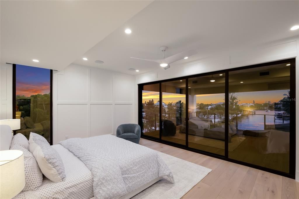 For Sale: $8,995,000 (5 beds, 5 baths, 3700 Square Feet)