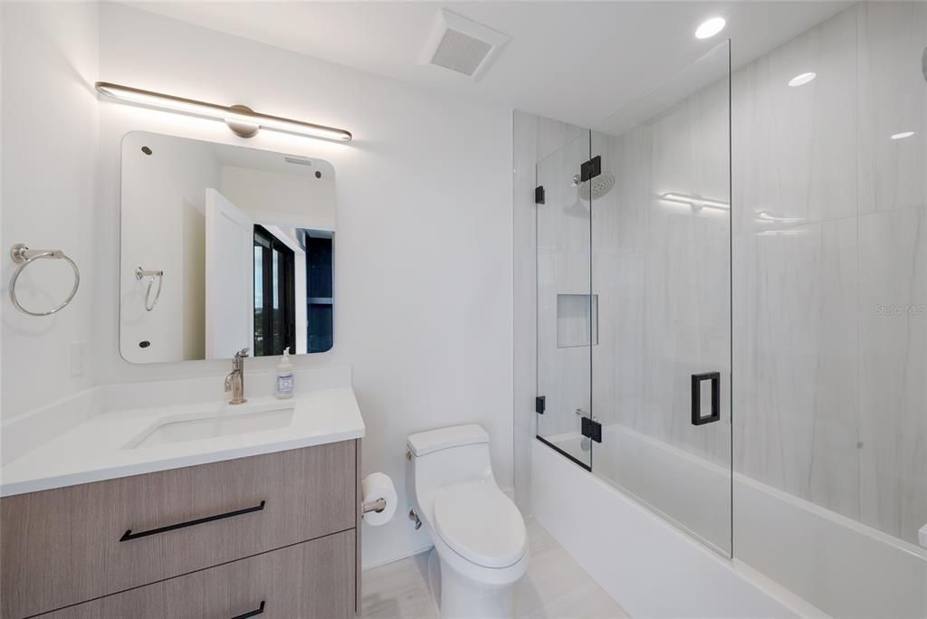 For Sale: $8,995,000 (5 beds, 5 baths, 3700 Square Feet)