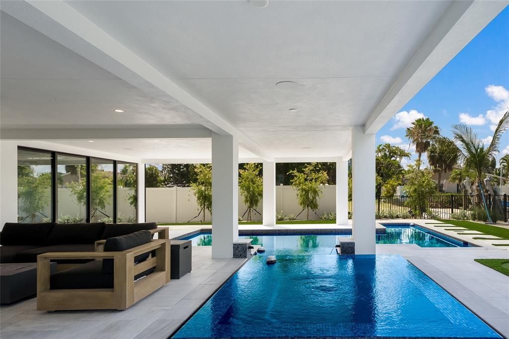 For Sale: $8,995,000 (5 beds, 5 baths, 3700 Square Feet)