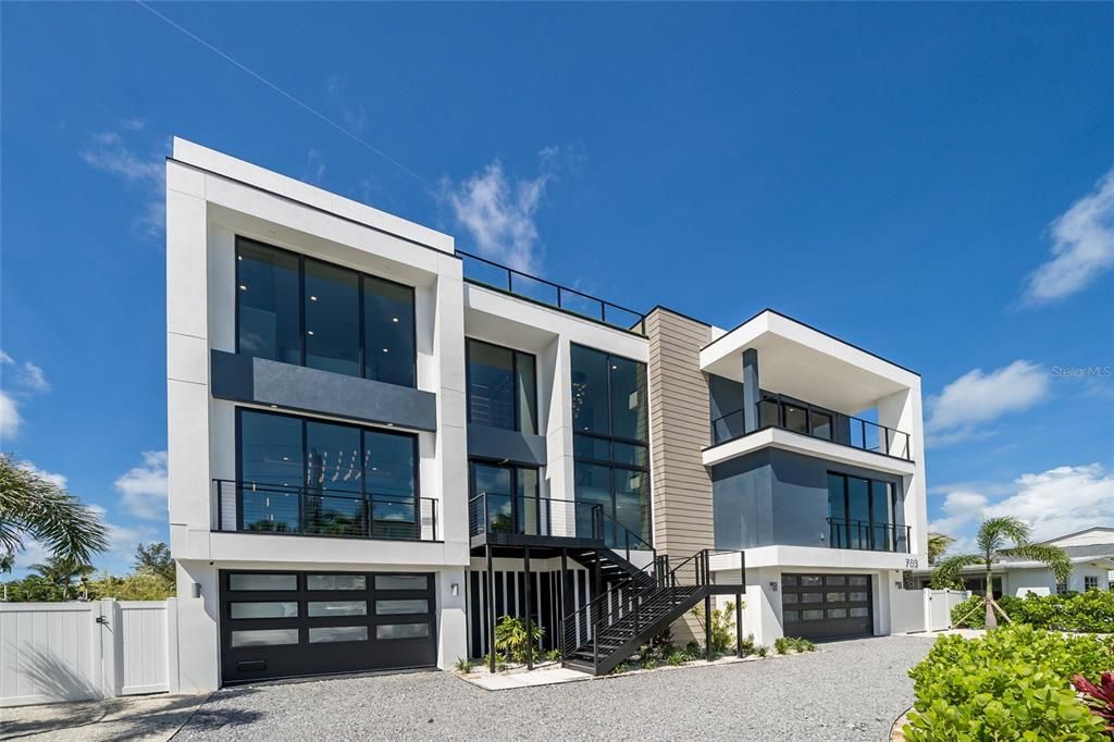 For Sale: $8,995,000 (5 beds, 5 baths, 3700 Square Feet)