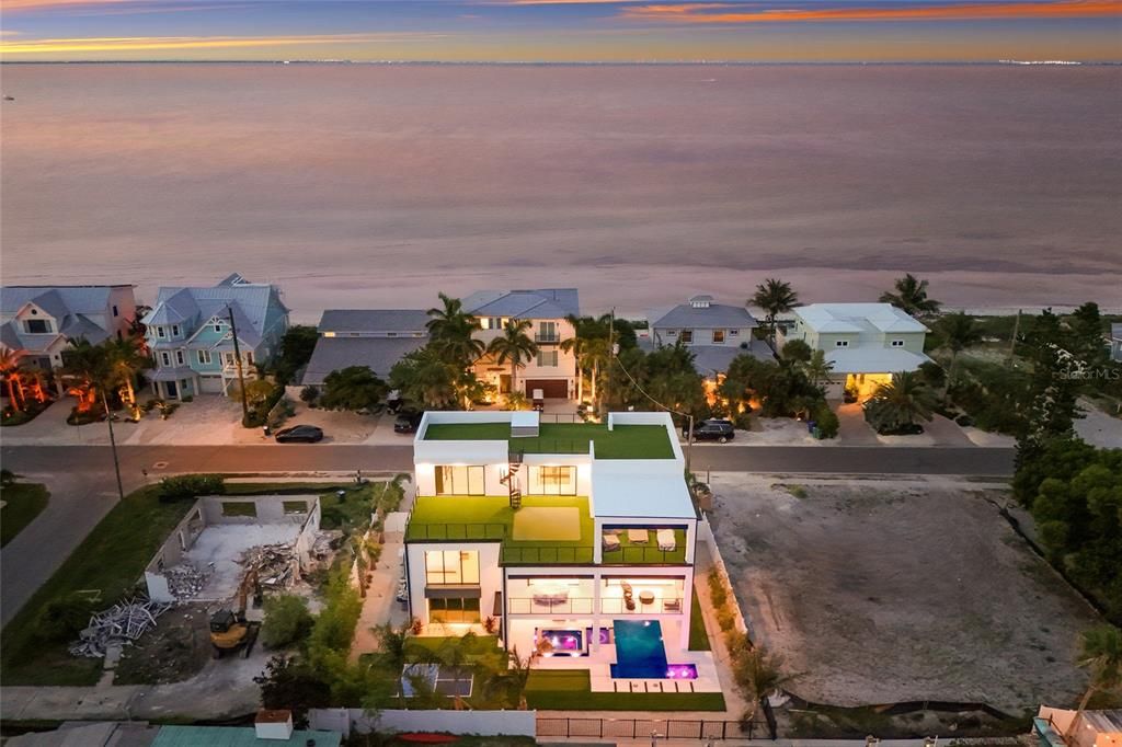 For Sale: $8,995,000 (5 beds, 5 baths, 3700 Square Feet)
