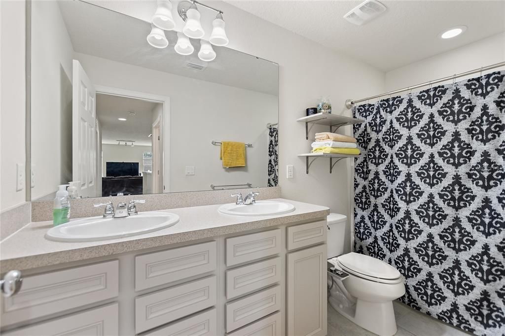 For Rent: $4,500 (4 beds, 2 baths, 3297 Square Feet)