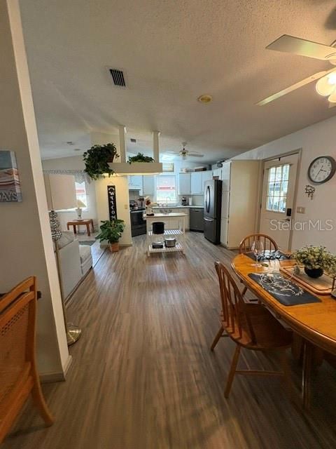 For Rent: $3,000 (2 beds, 2 baths, 1346 Square Feet)