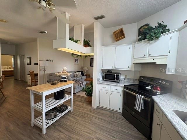 For Rent: $3,000 (2 beds, 2 baths, 1346 Square Feet)