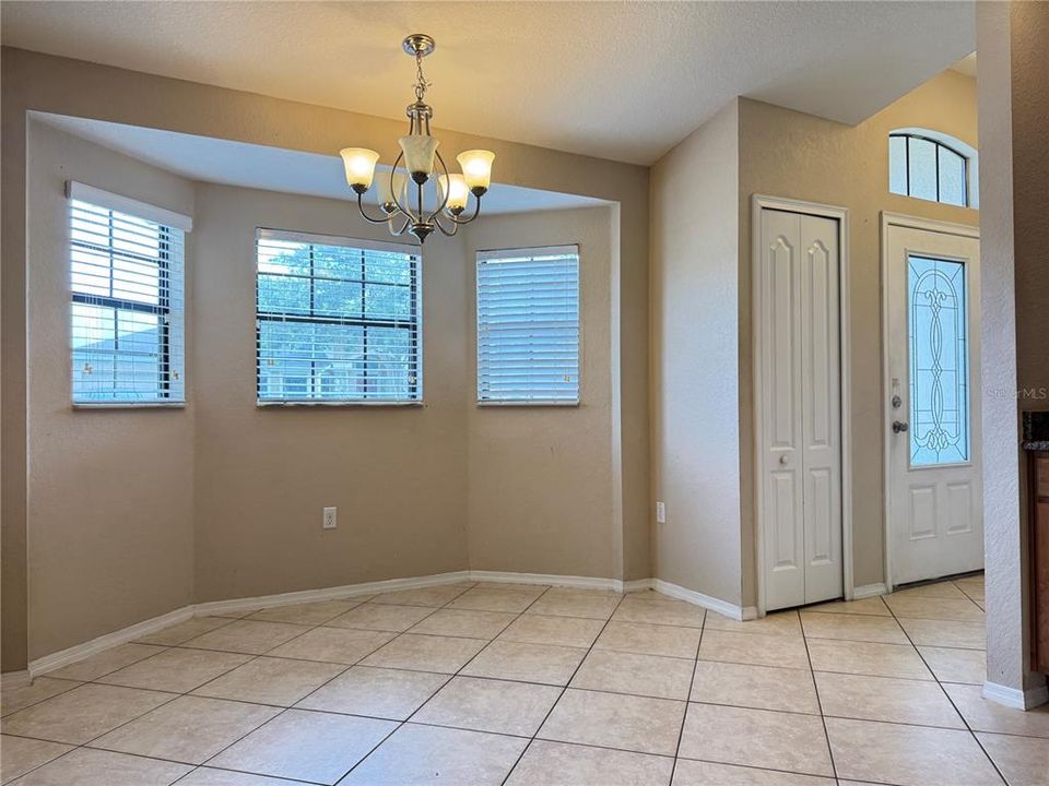 For Rent: $1,900 (3 beds, 2 baths, 1725 Square Feet)