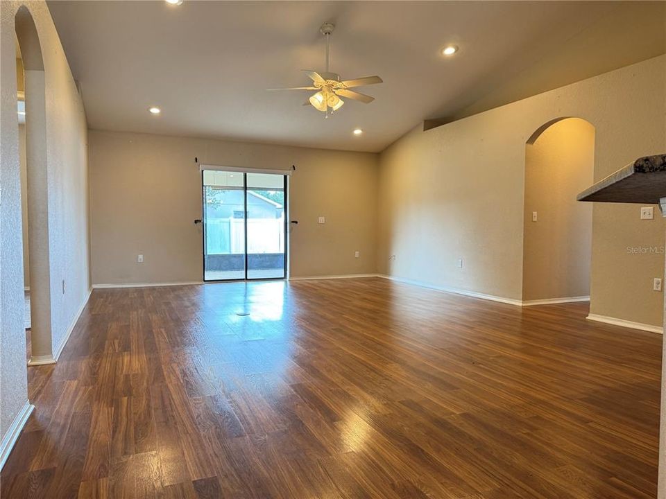 For Rent: $1,900 (3 beds, 2 baths, 1725 Square Feet)