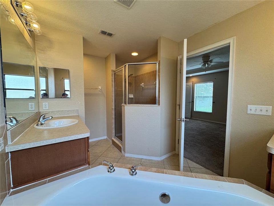 For Rent: $1,900 (3 beds, 2 baths, 1725 Square Feet)