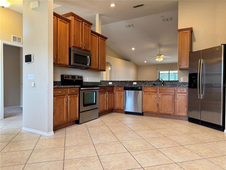 For Rent: $1,900 (3 beds, 2 baths, 1725 Square Feet)