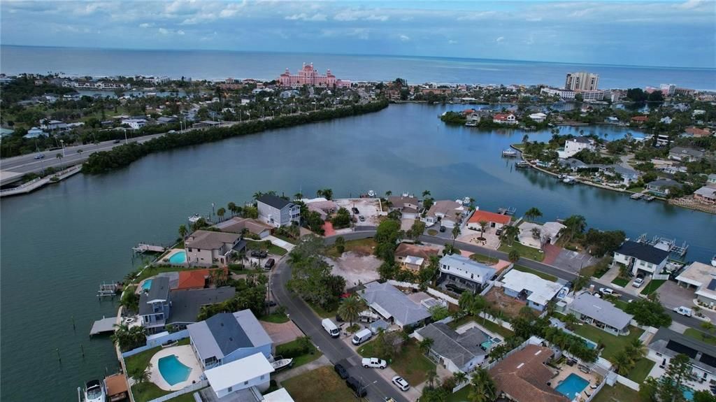 На продажу: $465,000 (0.22 acres)