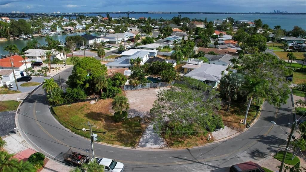 На продажу: $465,000 (0.22 acres)