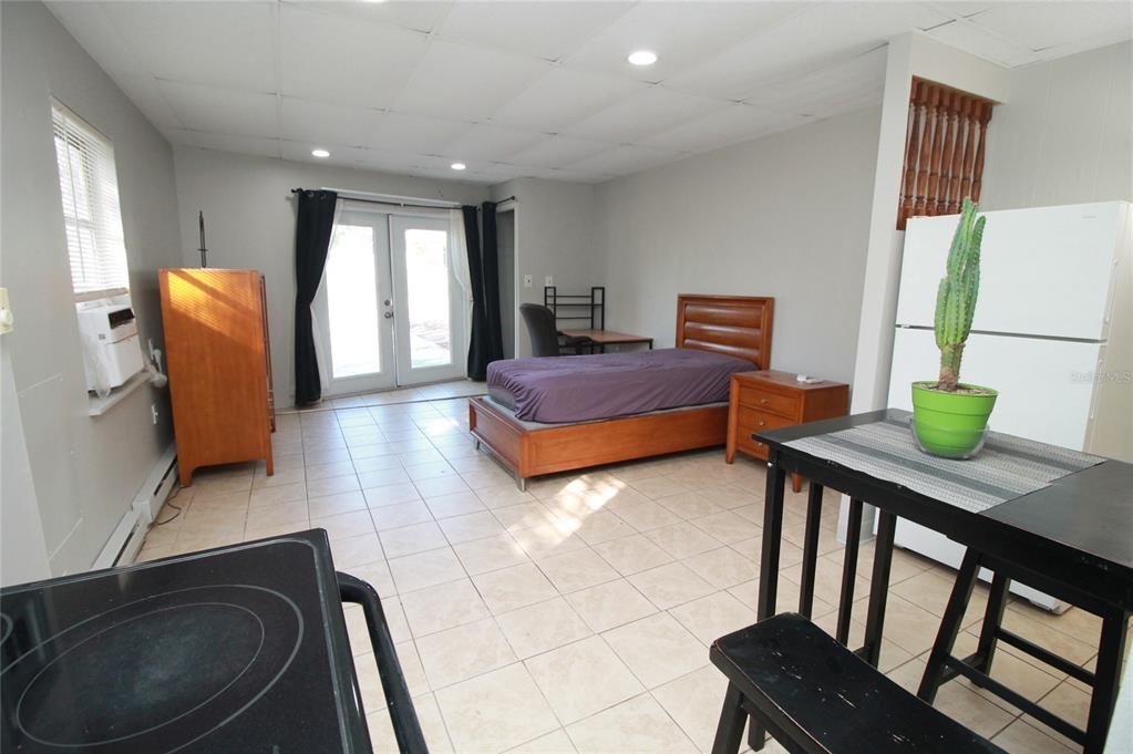 For Rent: $850 (1 beds, 1 baths, 230 Square Feet)