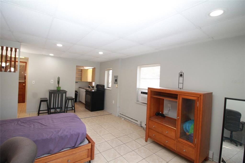 For Rent: $850 (1 beds, 1 baths, 230 Square Feet)