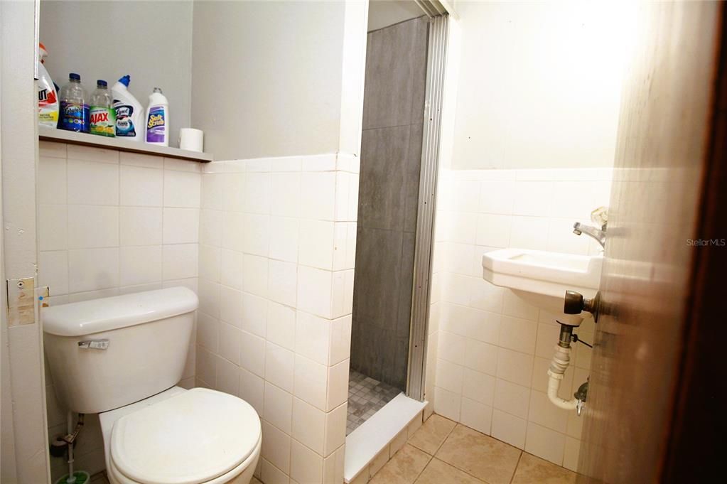 For Rent: $850 (1 beds, 1 baths, 230 Square Feet)