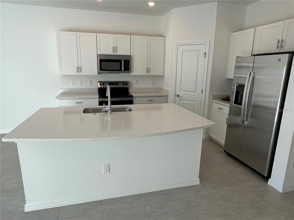 For Rent: $1,975 (3 beds, 2 baths, 1412 Square Feet)