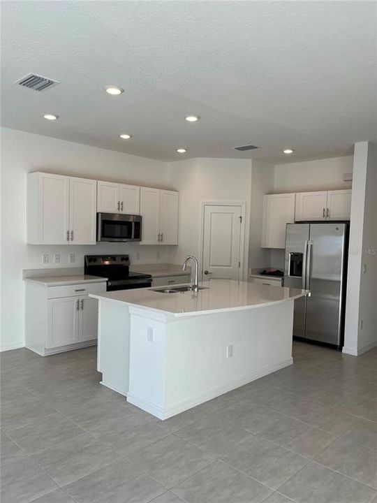 For Rent: $1,975 (3 beds, 2 baths, 1412 Square Feet)