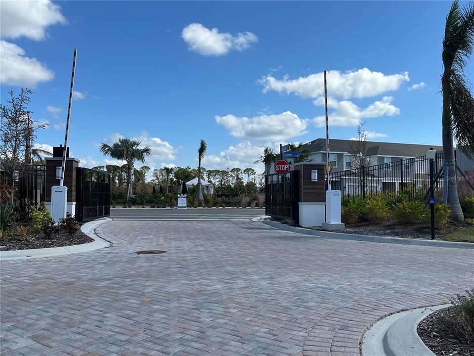 For Rent: $1,975 (3 beds, 2 baths, 1412 Square Feet)