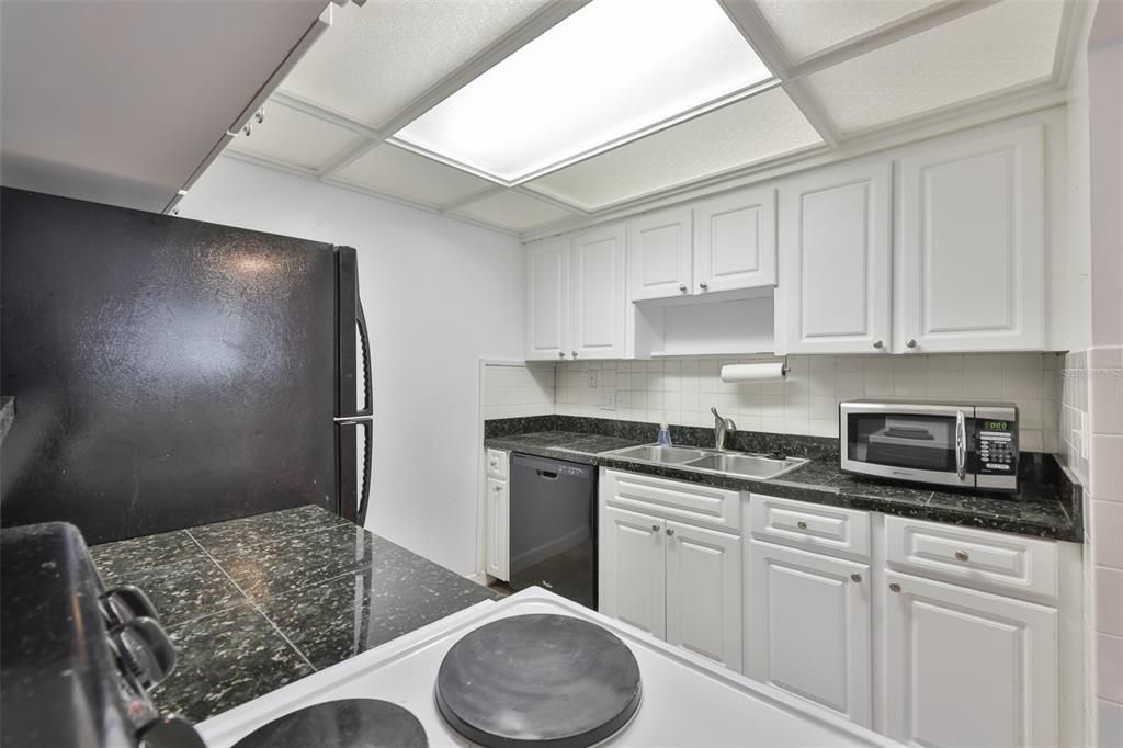 For Sale: $199,900 (2 beds, 1 baths, 1000 Square Feet)