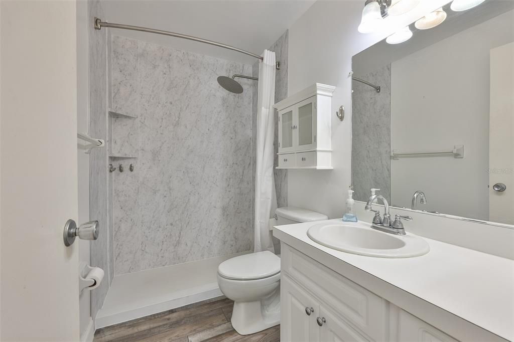 For Sale: $199,900 (2 beds, 1 baths, 1000 Square Feet)