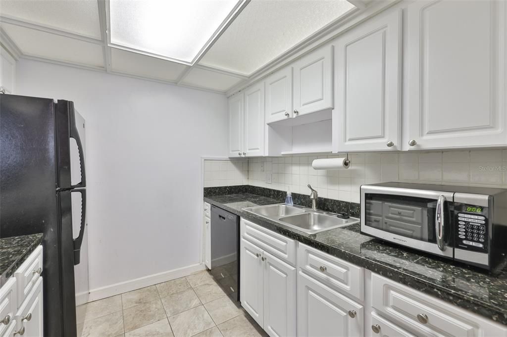 For Sale: $199,900 (2 beds, 1 baths, 1000 Square Feet)