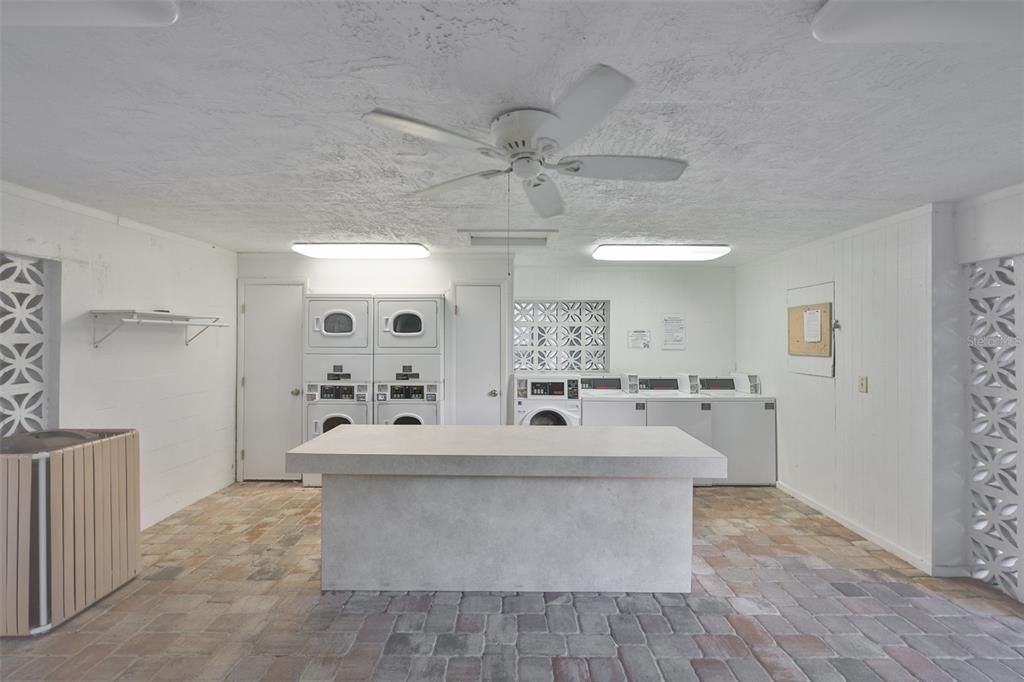 For Sale: $199,900 (2 beds, 1 baths, 1000 Square Feet)